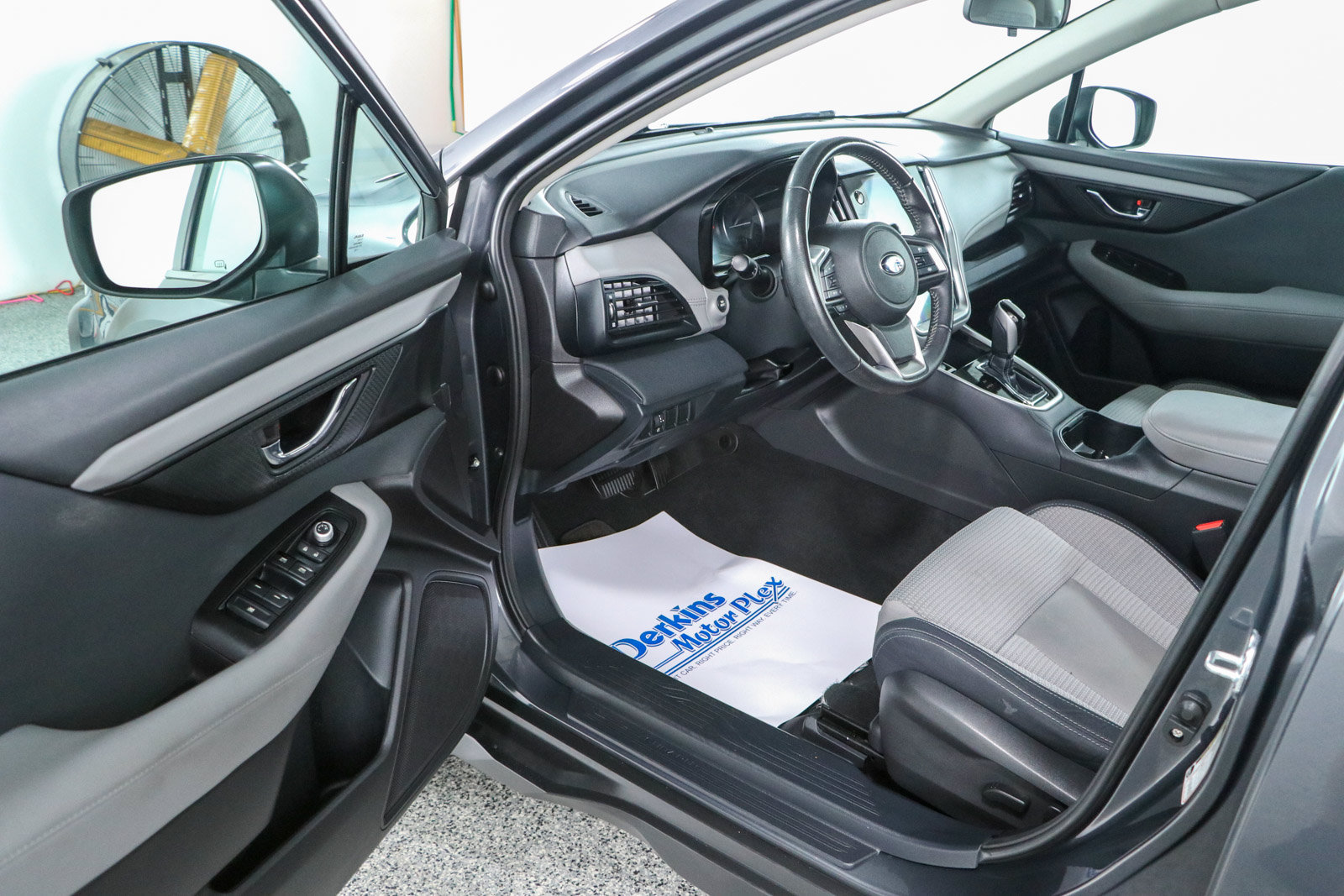 Used 2023 Subaru Outback Premium AWD/4WD image 3