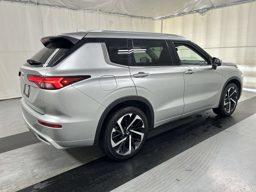Used 2022 Mitsubishi Outlander SEL AWD/4WD image 2