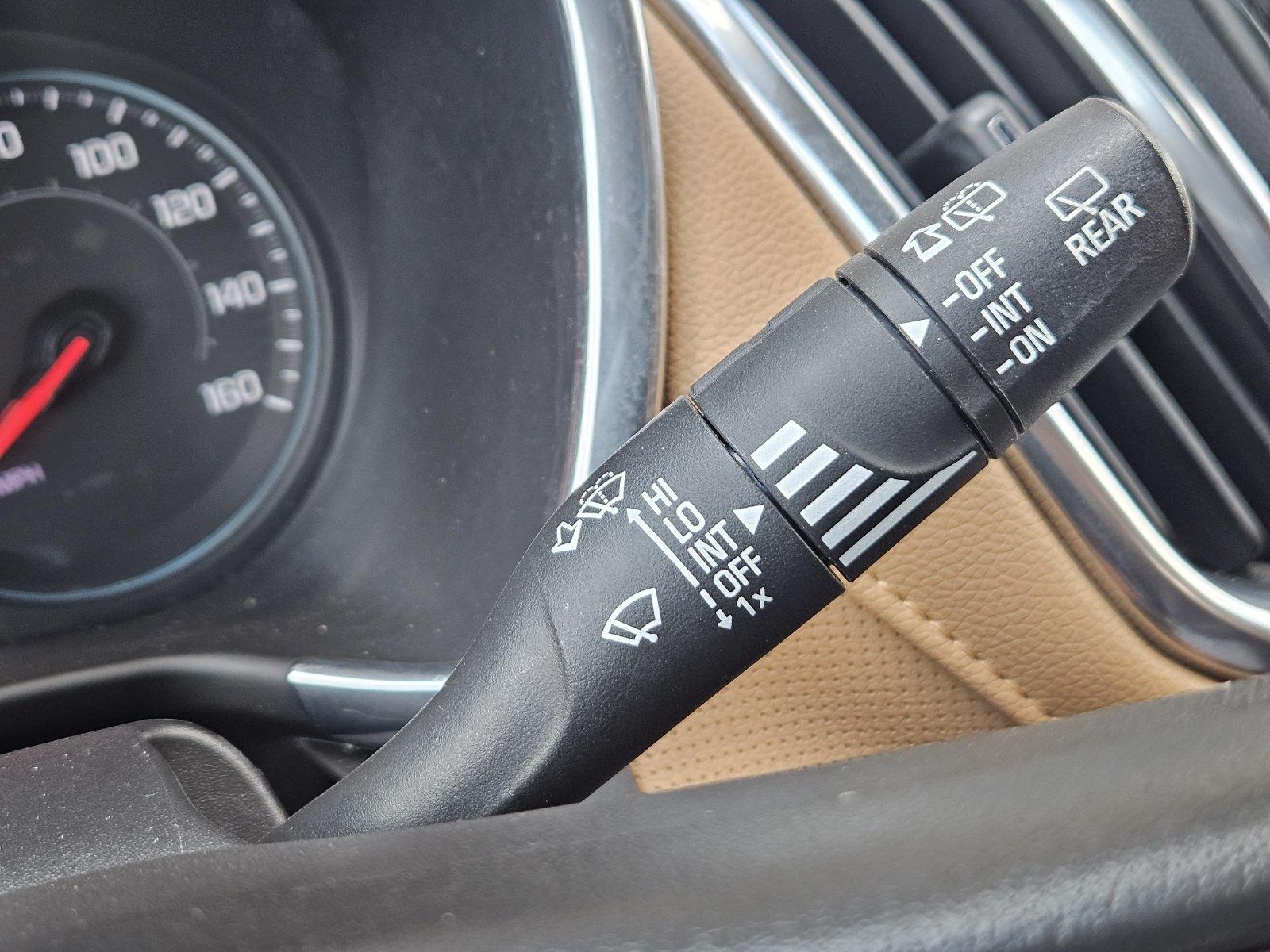 Used 2019 Chevrolet Equinox Premier FWD image 27