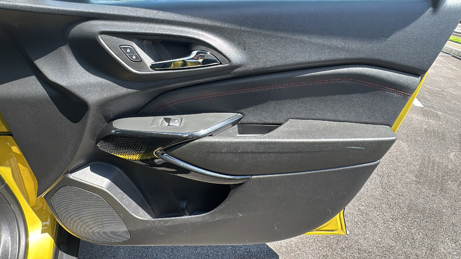 Used 2024 Chevrolet Trax RS w/ Sunroof Package image 30