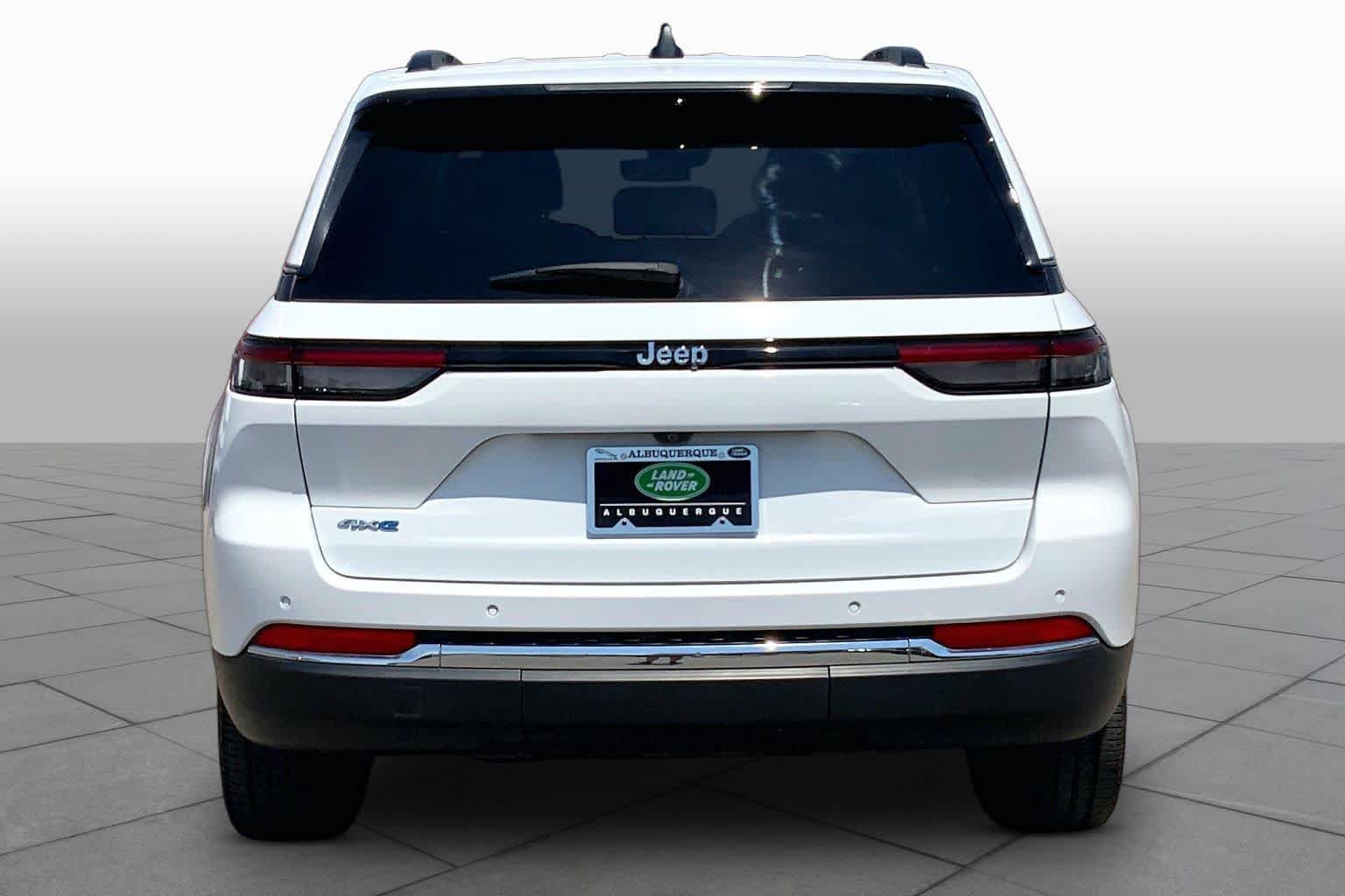 Used 2023 Jeep Grand Cherokee 4WD 4xe w/ Luxury Tech Group II image 5
