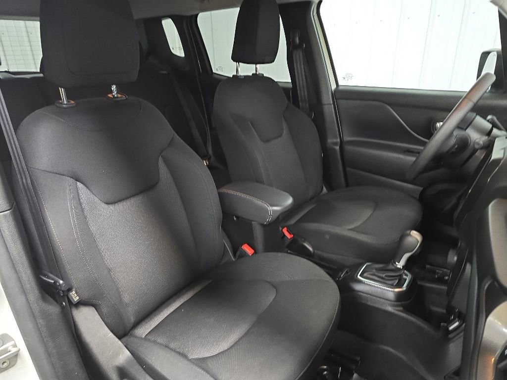 Used 2023 Jeep Renegade Latitude AWD/4WD image 14