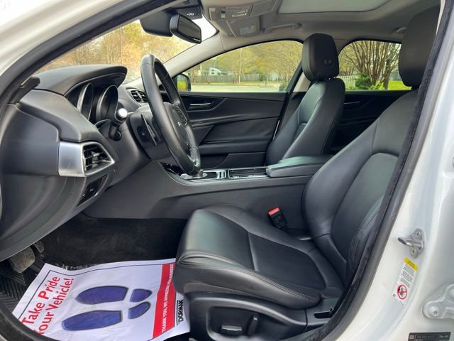 Used 2018 Jaguar XE image 11