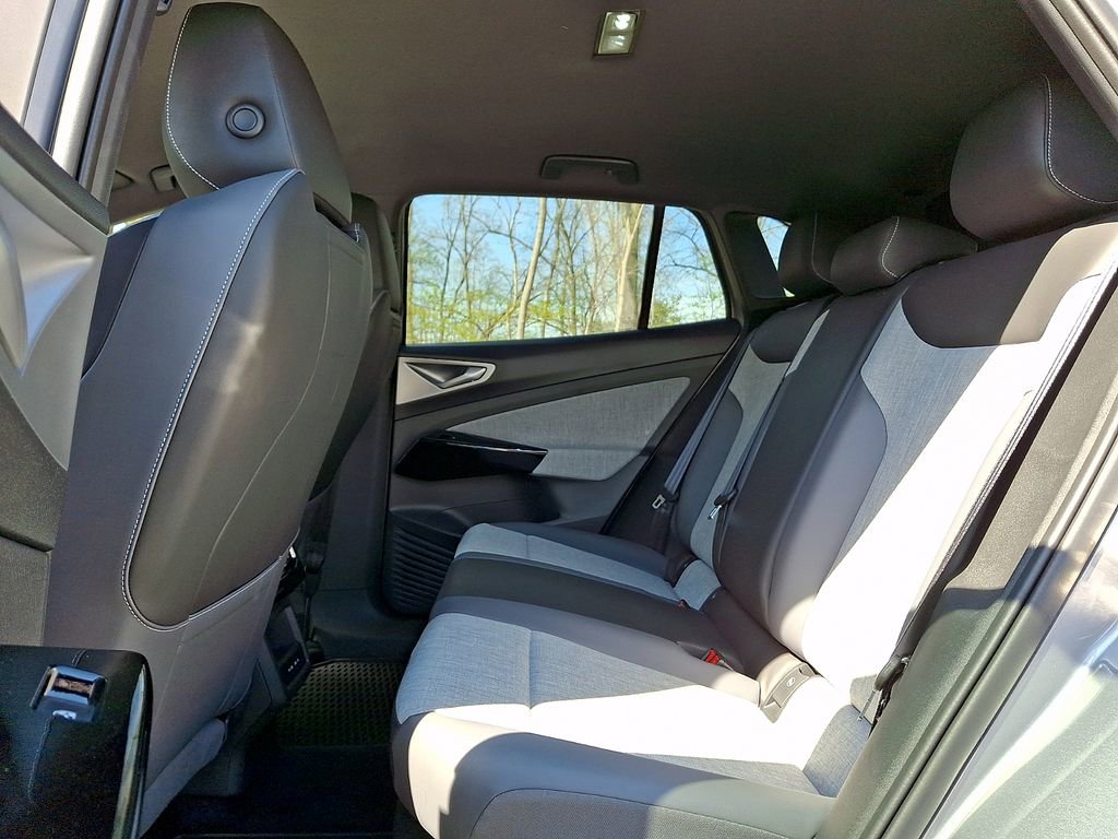 Certified 2025 Volkswagen ID.4 Pro AWD/4WD image 10