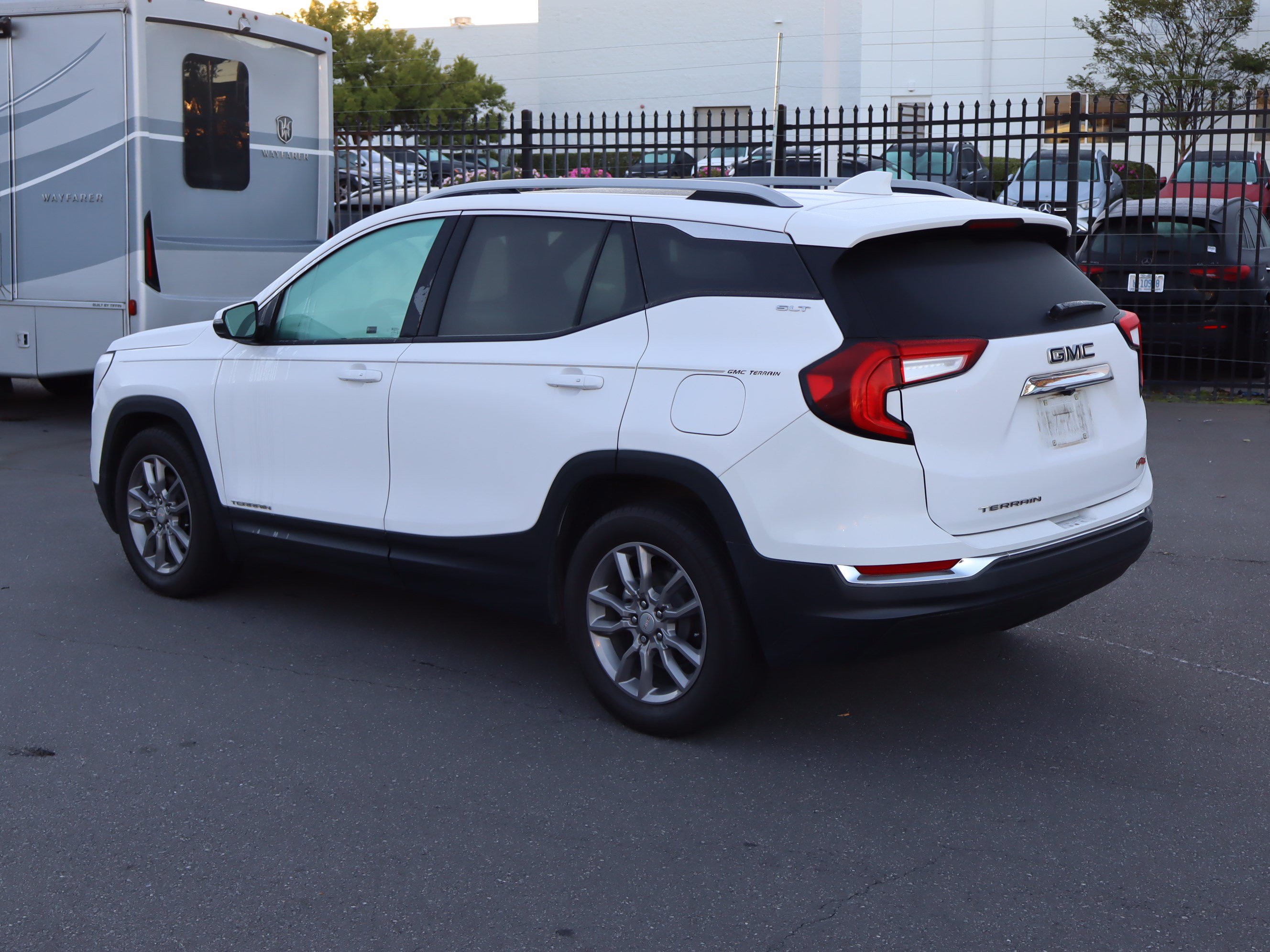 Used 2024 GMC Terrain SLT FWD image 8