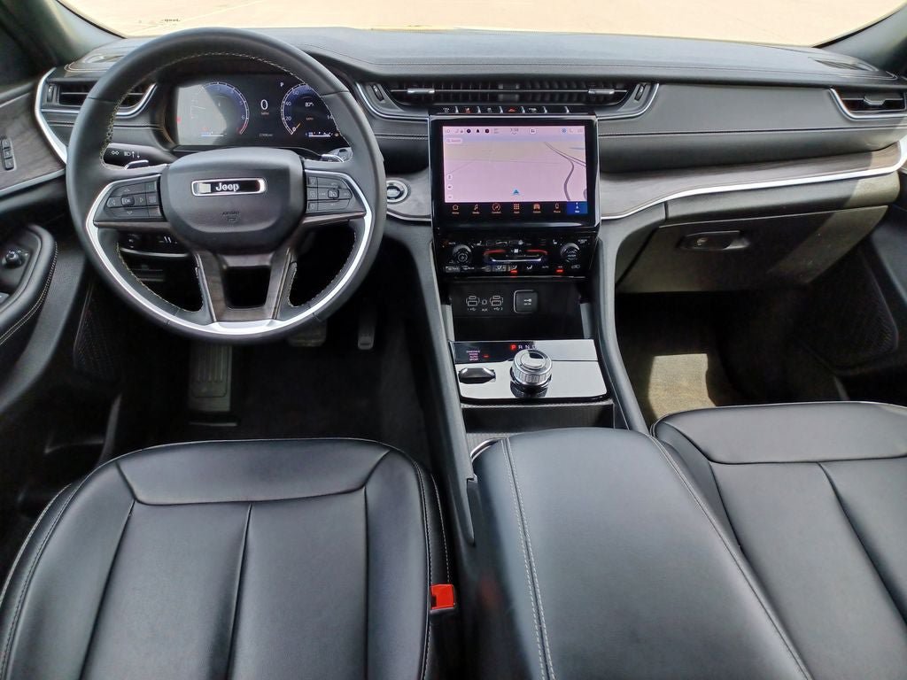 Used 2024 Jeep Grand Cherokee Limited w/ Black Appearance Package AWD/4WD image 27