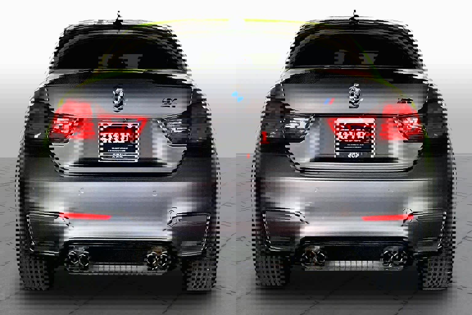 Used 2017 BMW M4 Coupe image 4