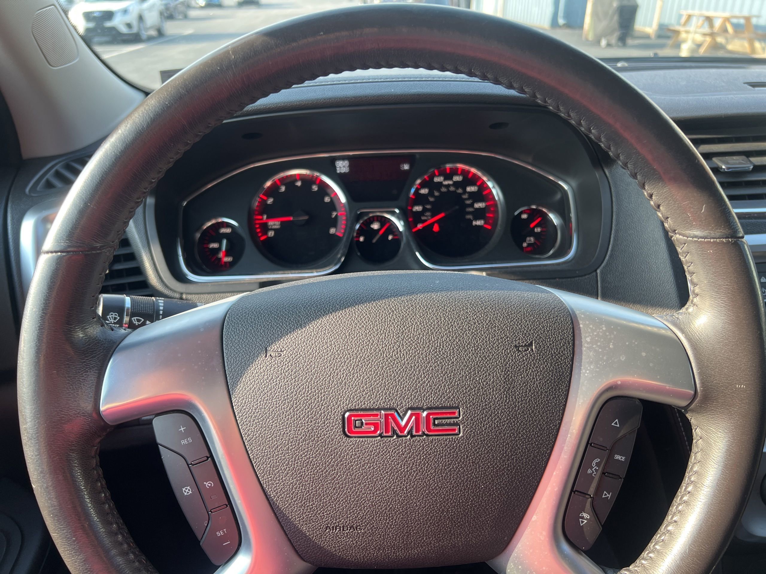 Used 2015 GMC Acadia SLE image 13