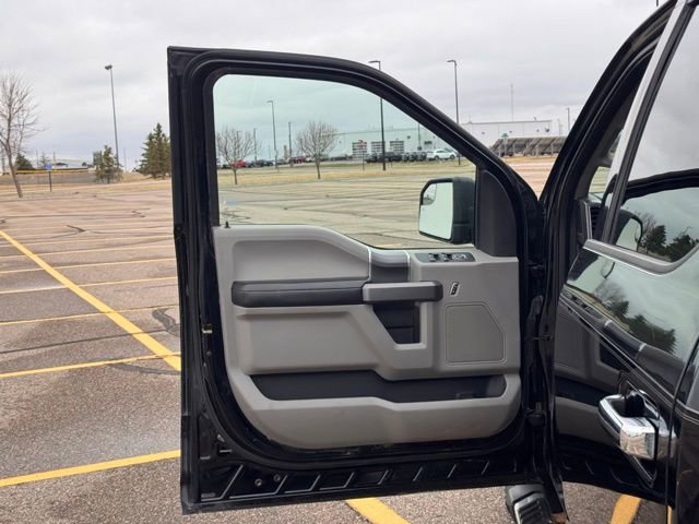 Used 2016 Ford F150 XLT w/ Equipment Group 302A Luxury image 4