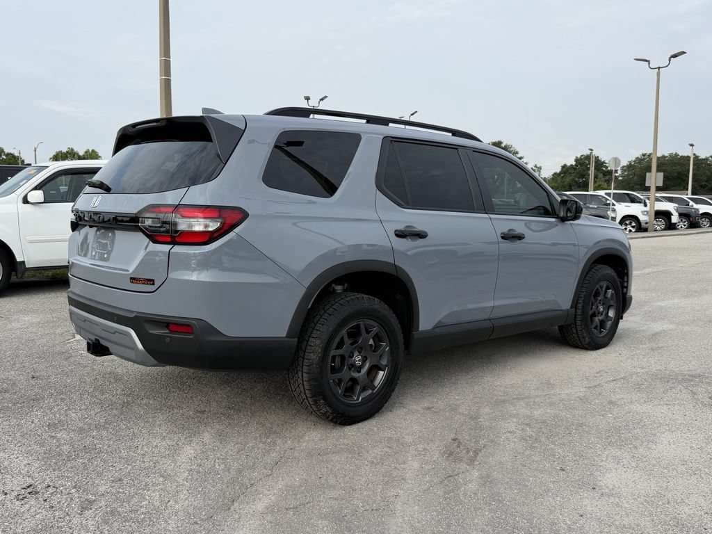 Used 2025 Honda Pilot TrailSport image 5