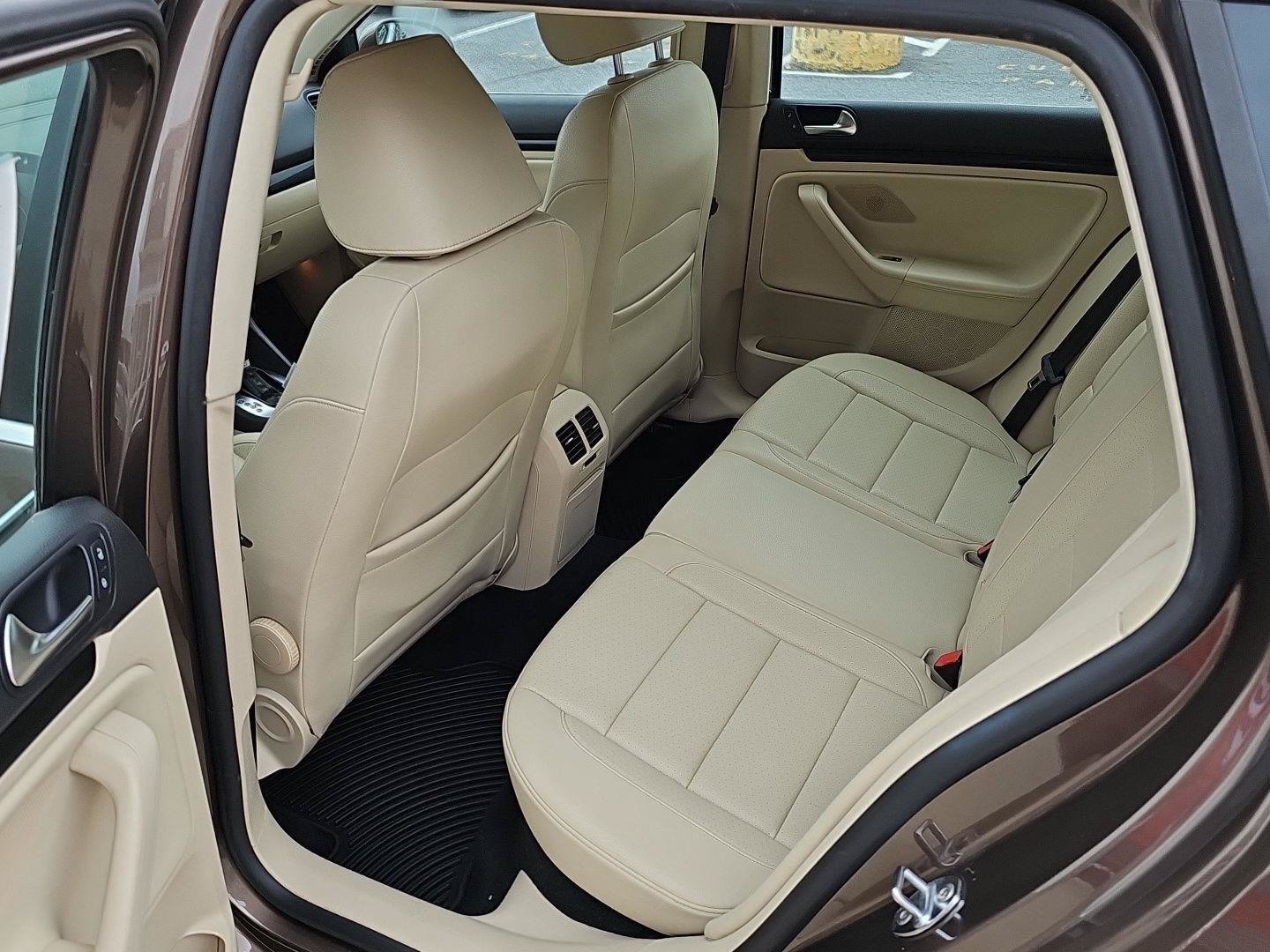 Used 2011 Volkswagen Jetta TDI FWD image 19