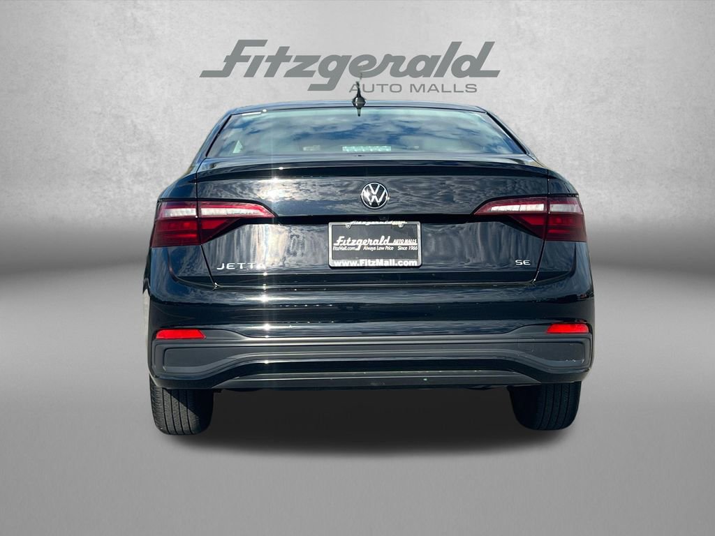 Used 2024 Volkswagen Jetta SE FWD image 6