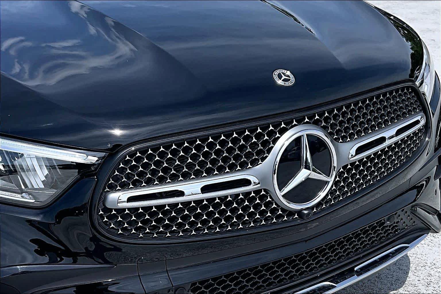 Used 2025 Mercedes-Benz GLC 350e 4MATIC image 30