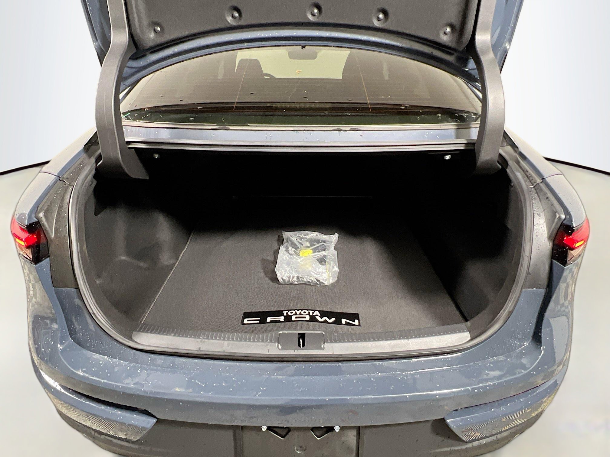 Used 2025 Toyota Crown XLE image 34