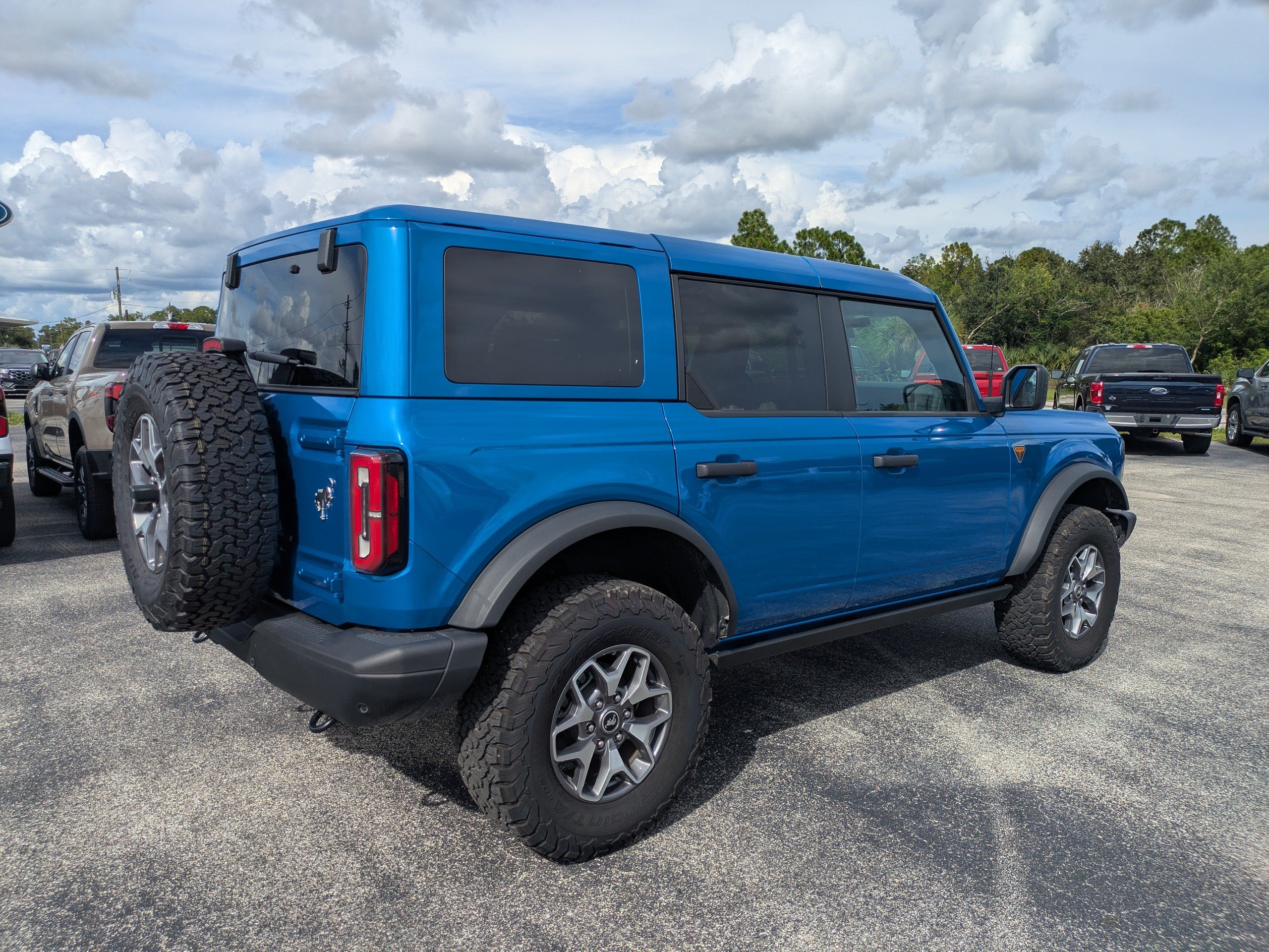 Used 2025 Ford Bronco Badlands AWD/4WD image 4