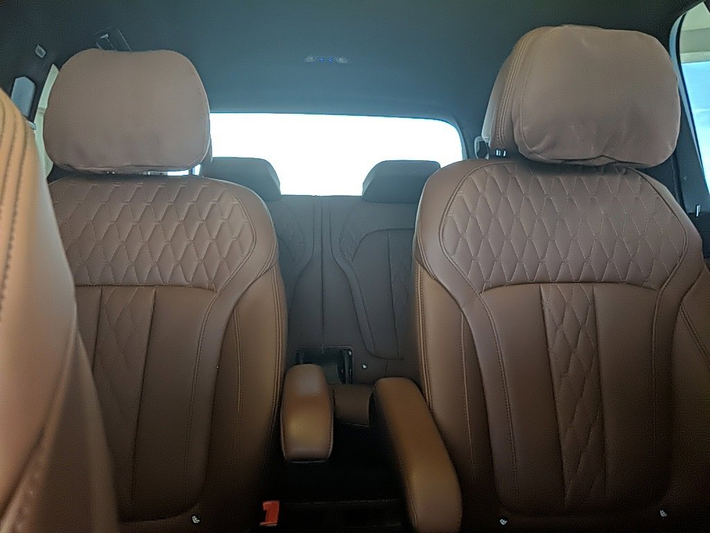 Used 2024 BMW X7 M60i w/ Executive Package image 41