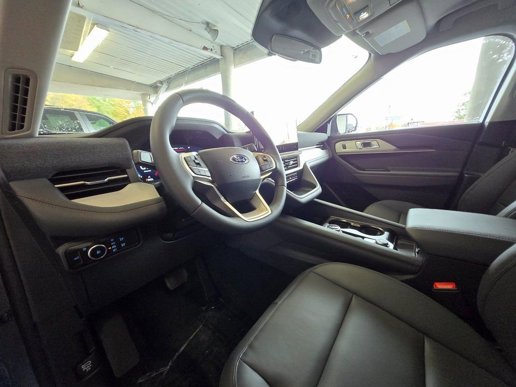 New 2026 Ford Explorer Active w/ Active Comfort Package image 10