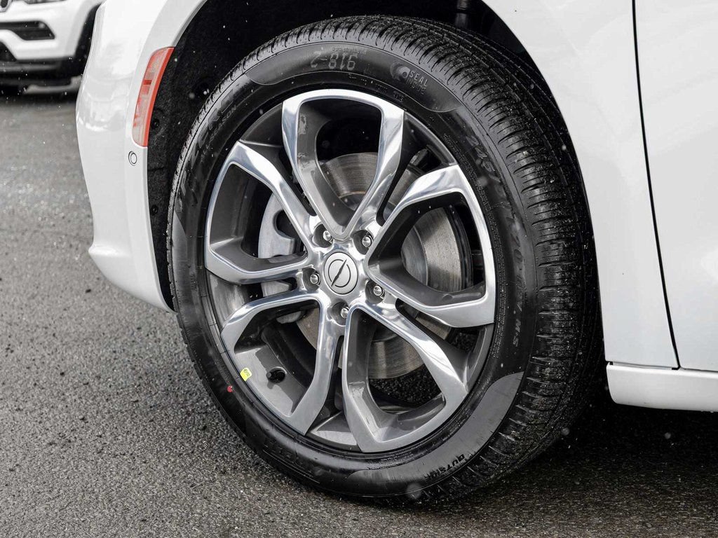 New 2026 Chrysler Pacifica Pinnacle AWD/4WD image 9