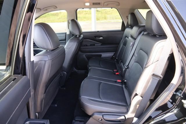 Certified 2025 Nissan Pathfinder SL FWD image 10
