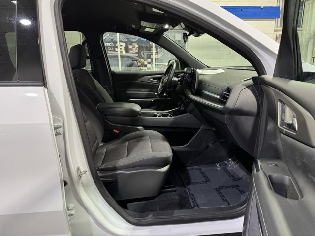 Used 2025 Chevrolet Traverse LT image 15