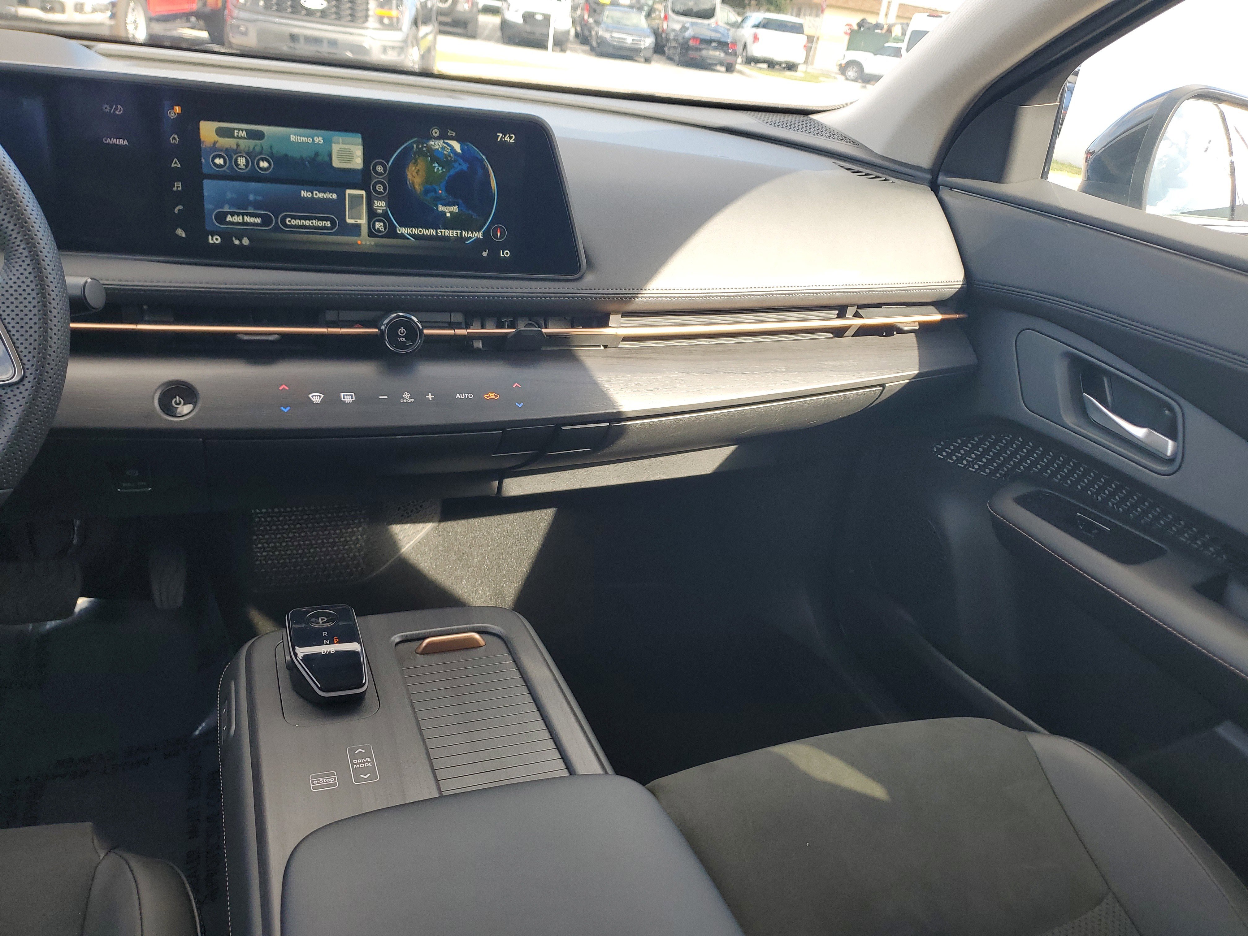 Certified 2025 Nissan Ariya FWD image 16