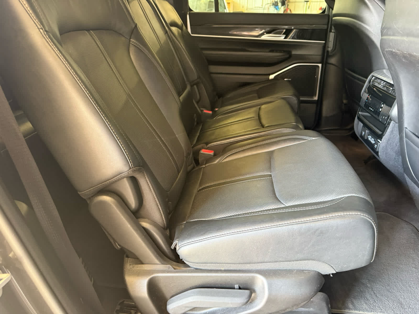 Used 2022 Jeep Wagoneer Series II w/ Premium Group I AWD/4WD image 9