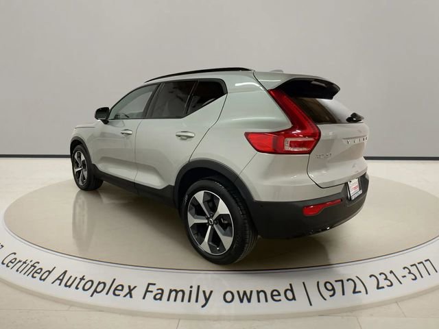 Used 2025 Volvo XC40 B5 Plus AWD/4WD image 3