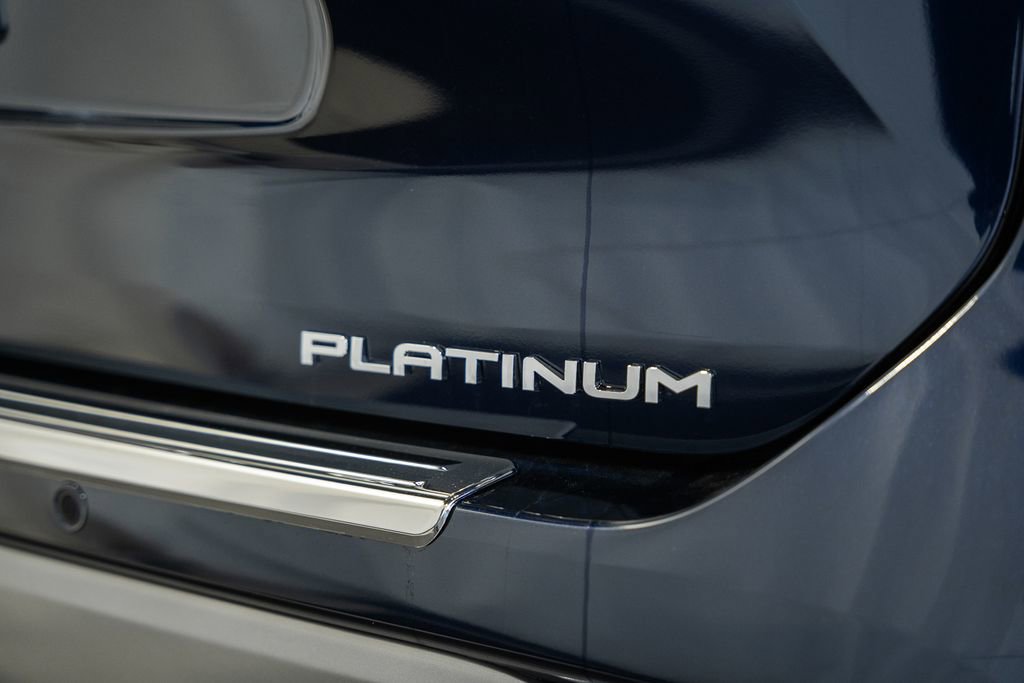 New 2026 Toyota Highlander Platinum image 8