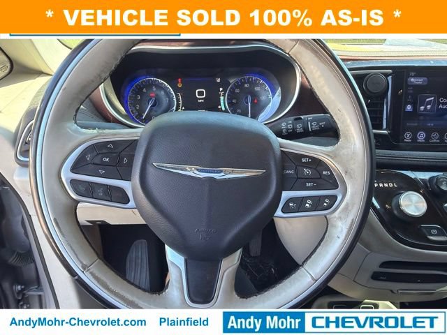 Used 2017 Chrysler Pacifica Limited w/ UConnect Theater Package FWD image 18
