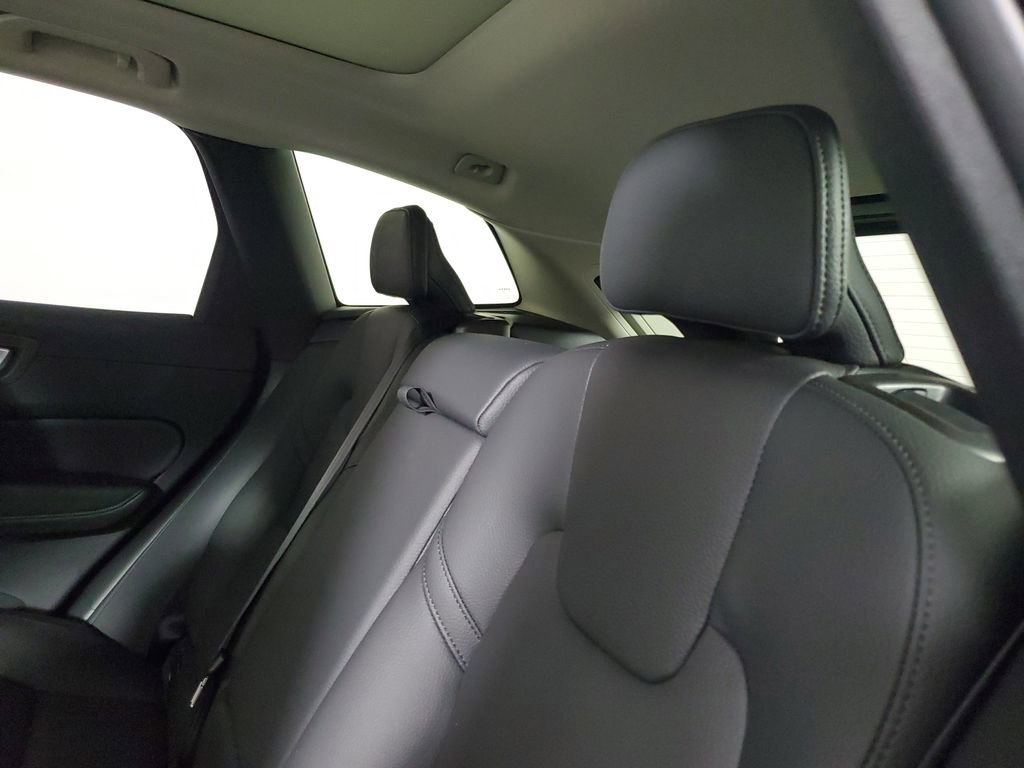 Used 2025 Volvo XC60 B5 Plus AWD/4WD image 15