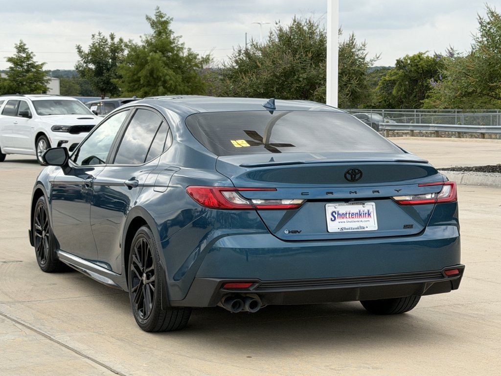 Used 2025 Toyota Camry SE w/ Convenience Package FWD image 4