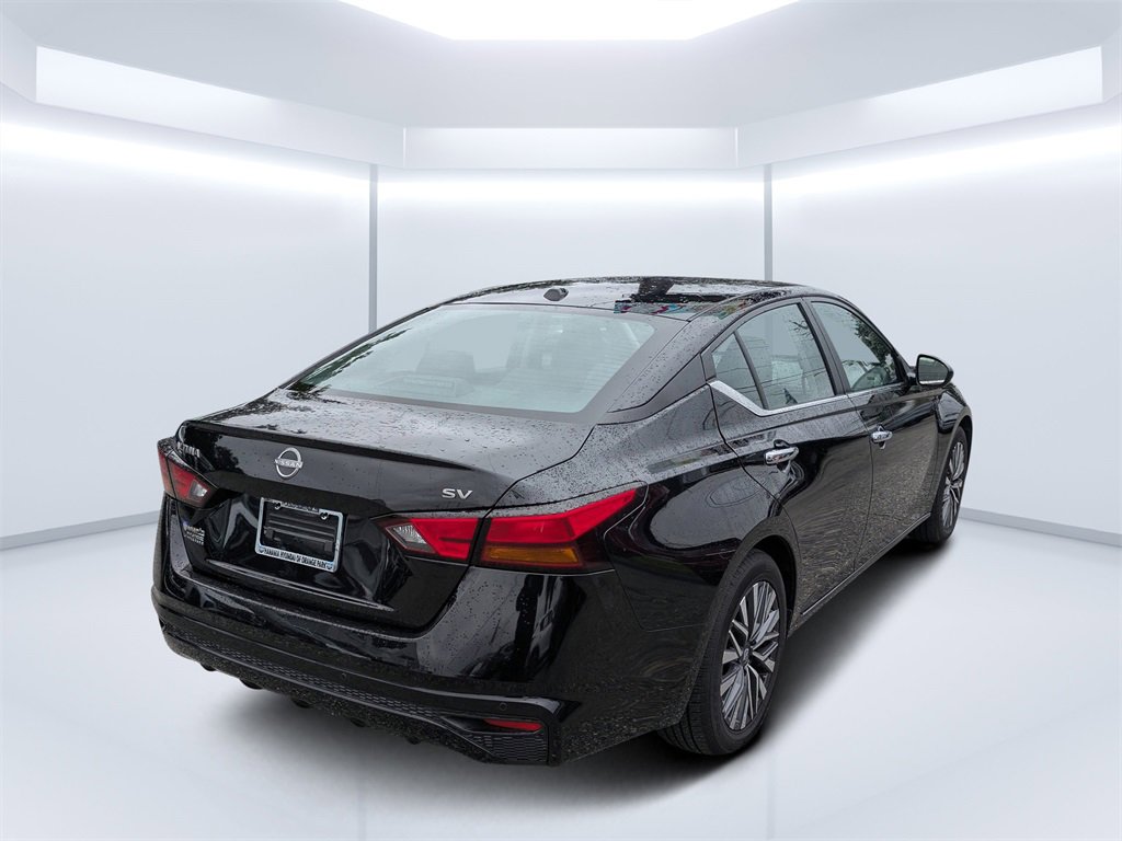 Used 2024 Nissan Altima 2.5 SV image 3