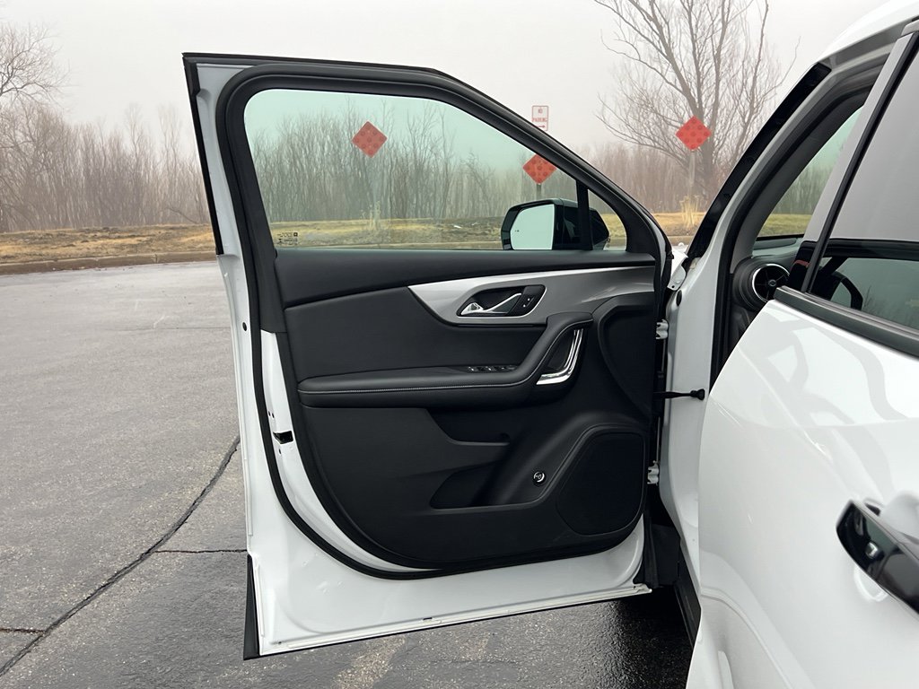 Used 2023 Chevrolet Blazer LT image 10