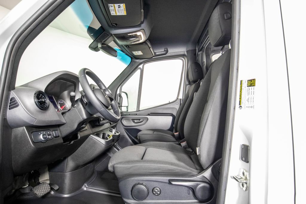 Used 2025 Mercedes-Benz Sprinter 2500 image 7