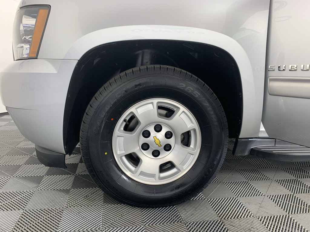 Used 2013 Chevrolet Suburban LT image 12