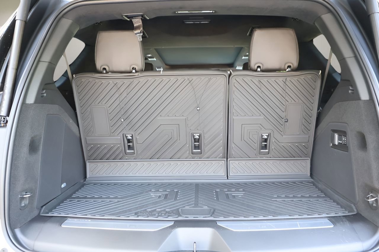 Certified 2026 Cadillac Escalade V w/ LPO, ONYX Package image 22