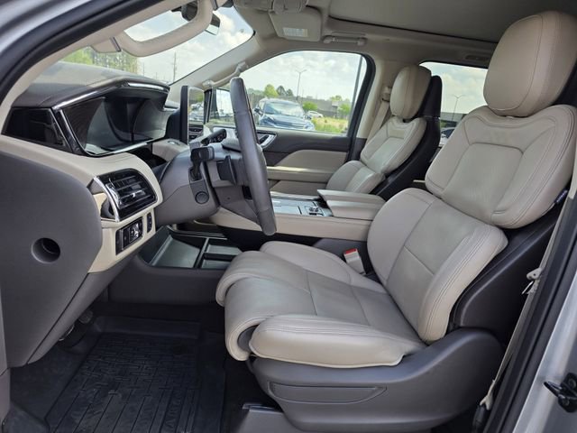 Used 2024 Lincoln Navigator Reserve image 12