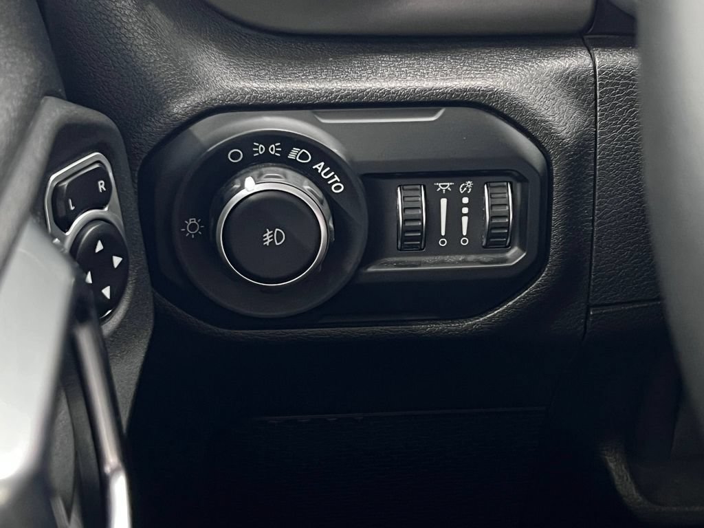 Used 2018 Jeep Wrangler Sport AWD/4WD image 26