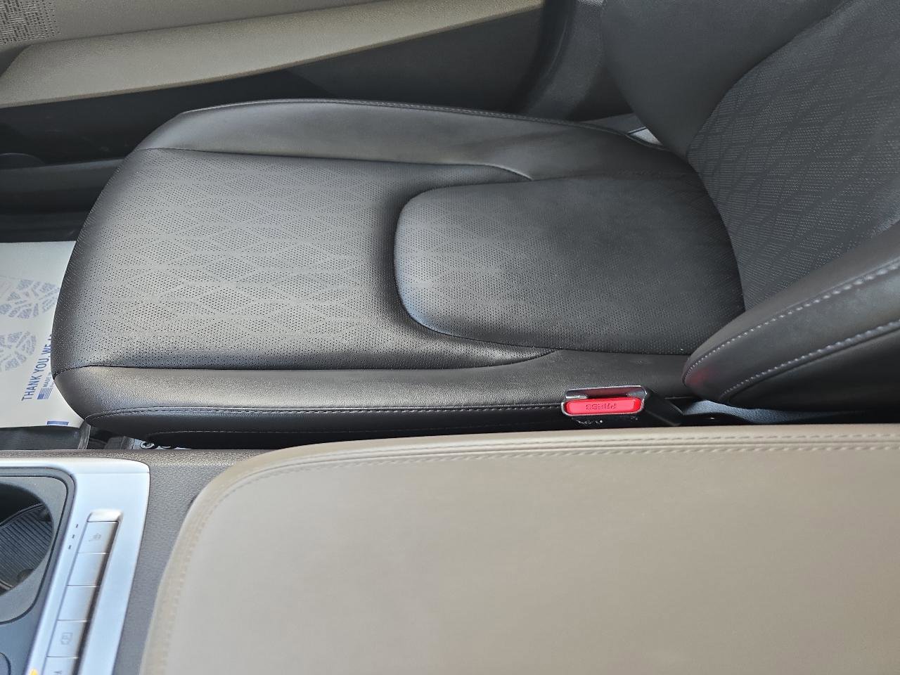 Used 2025 Kia Carnival FWD image 42