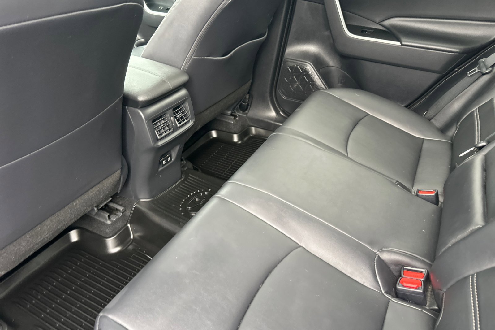 Used 2019 Toyota RAV4 XLE Premium AWD/4WD image 13