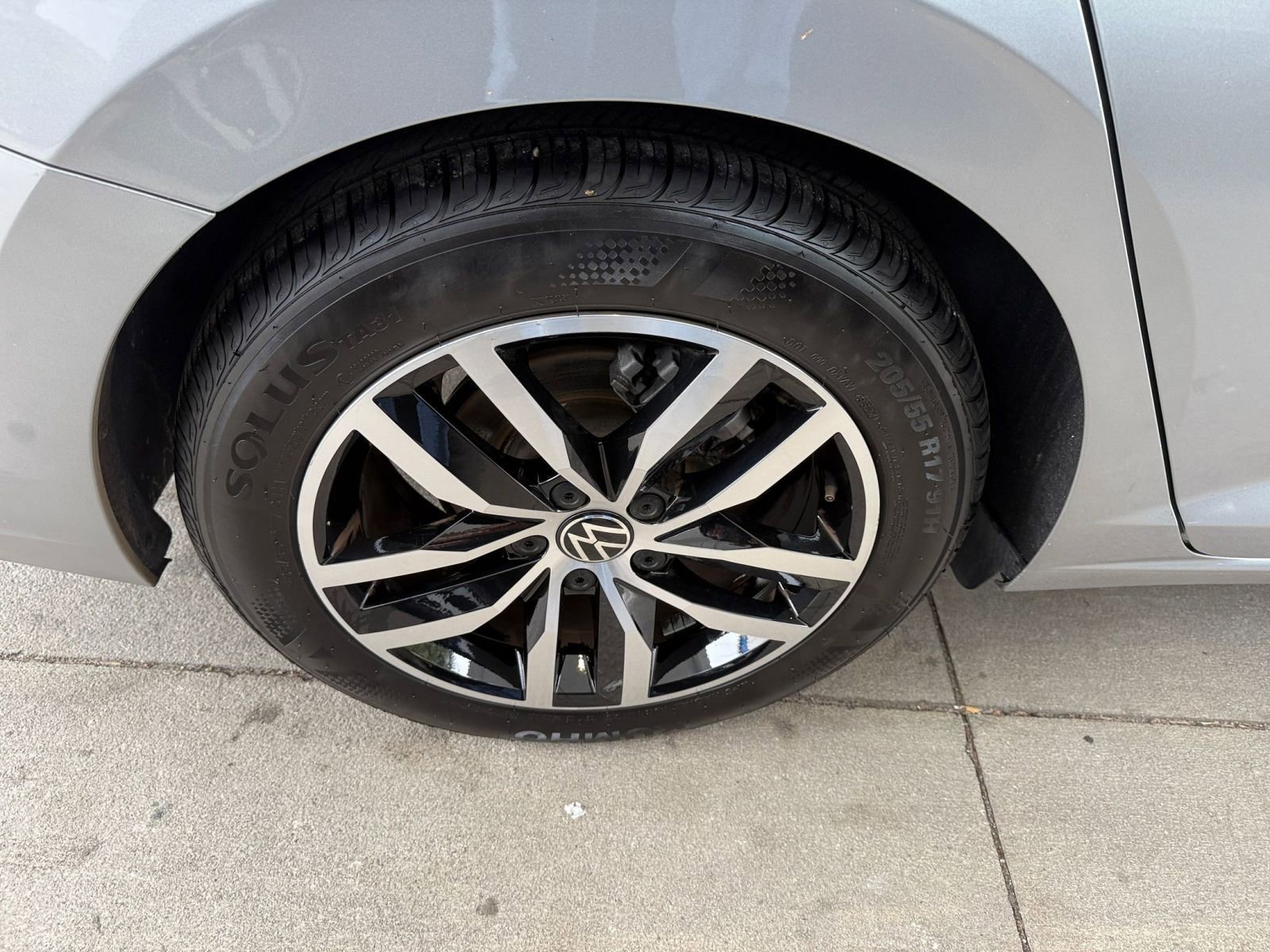 Used 2025 Volkswagen Jetta SE image 30