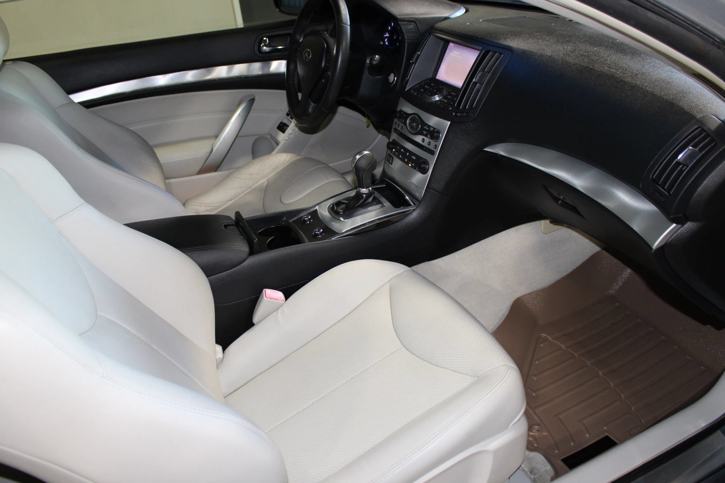 Used 2015 INFINITI Q60 Journey w/ Premium Package RWD image 29
