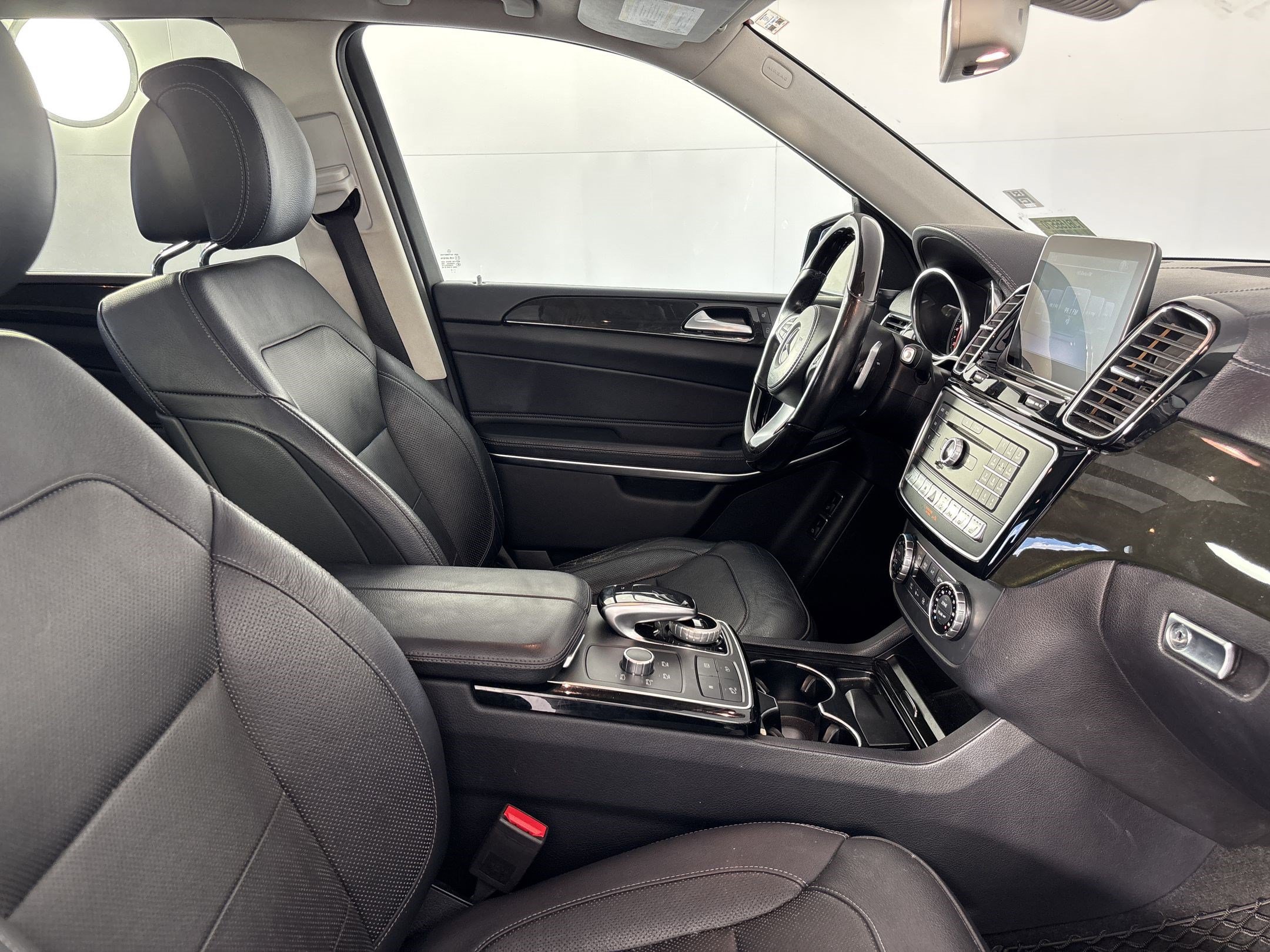 Used 2018 Mercedes-Benz GLS 550 4MATIC image 26