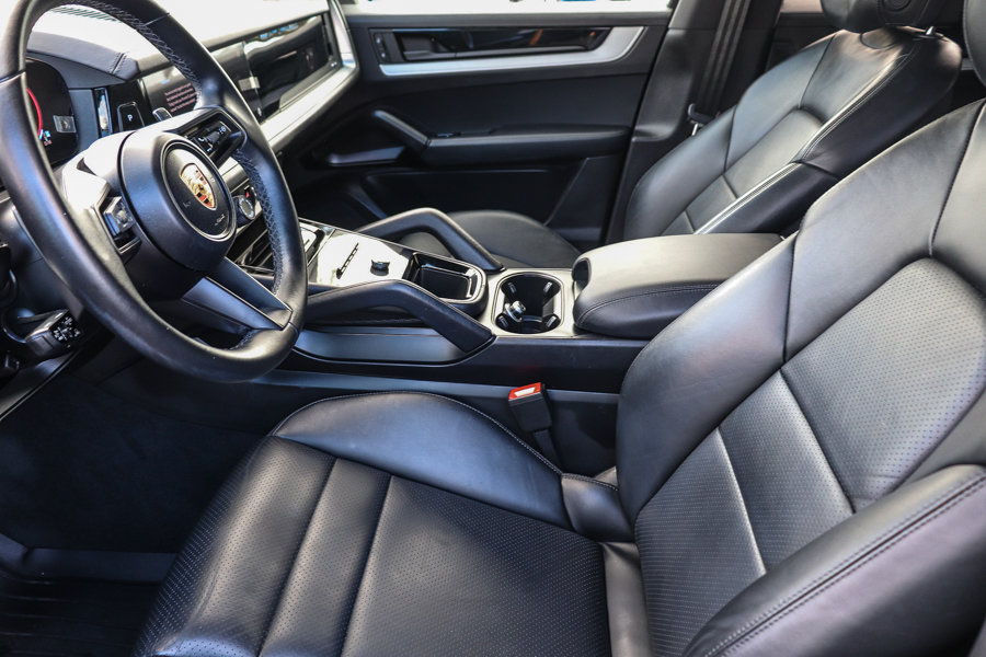 Used 2024 Porsche Cayenne AWD/4WD image 21