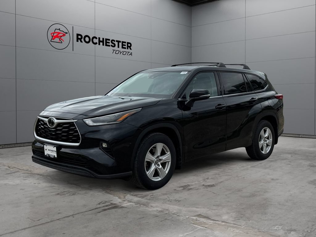 Used 2021 Toyota Highlander LE AWD/4WD image 7
