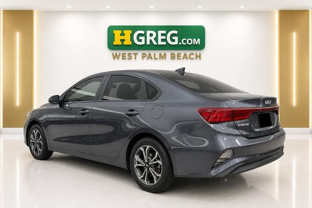 Used 2022 Kia Forte LXS w/ LXS Technology Package FWD image 2