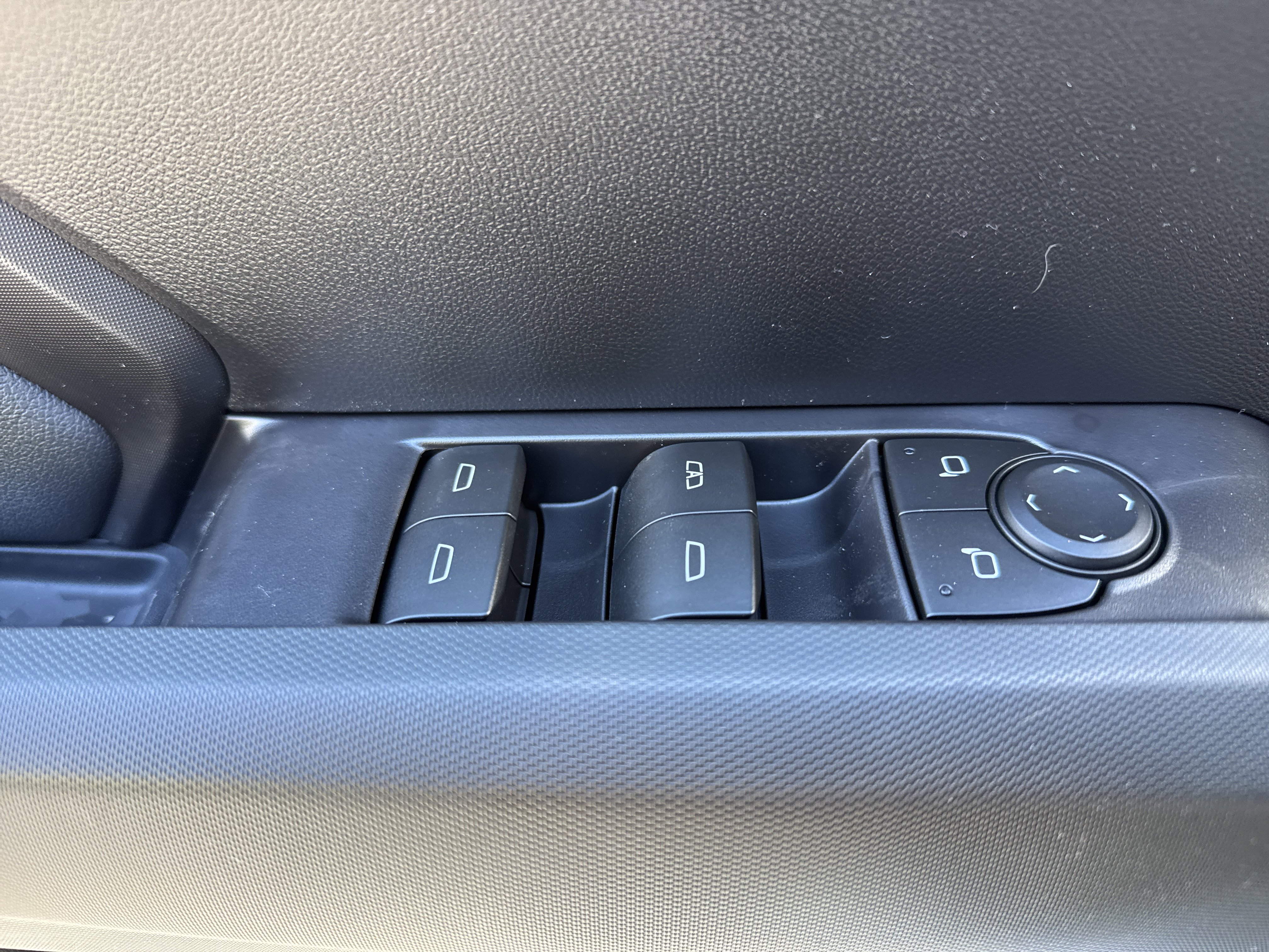 New 2026 GMC Canyon Elevation w/ Convenience Package image 15