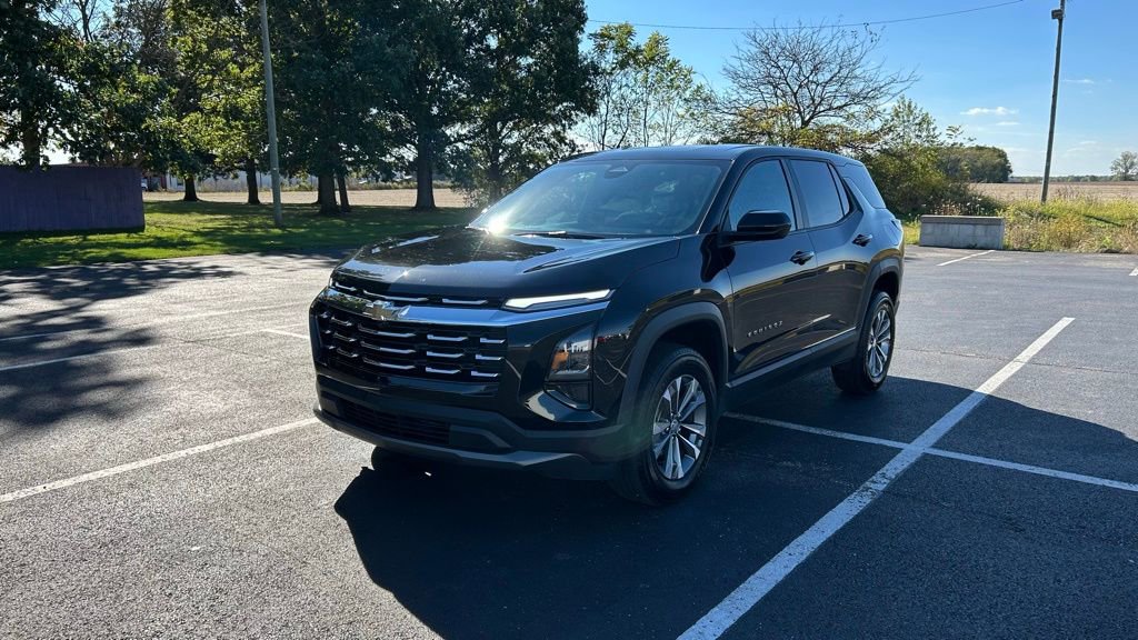 Used 2025 Chevrolet Equinox LT image 3