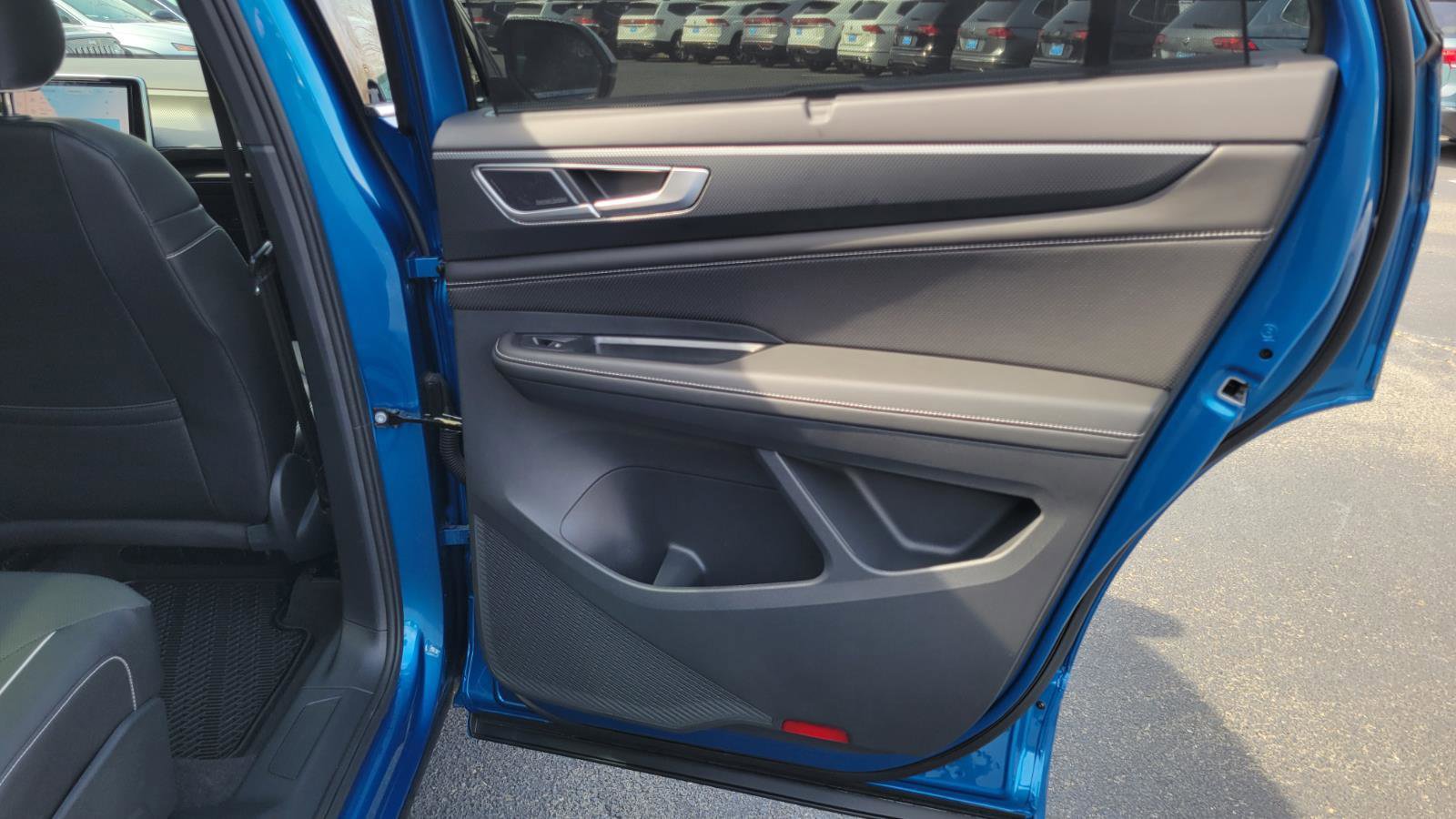 Certified 2025 Volkswagen Atlas Cross Sport SEL Premium R-Line image 42