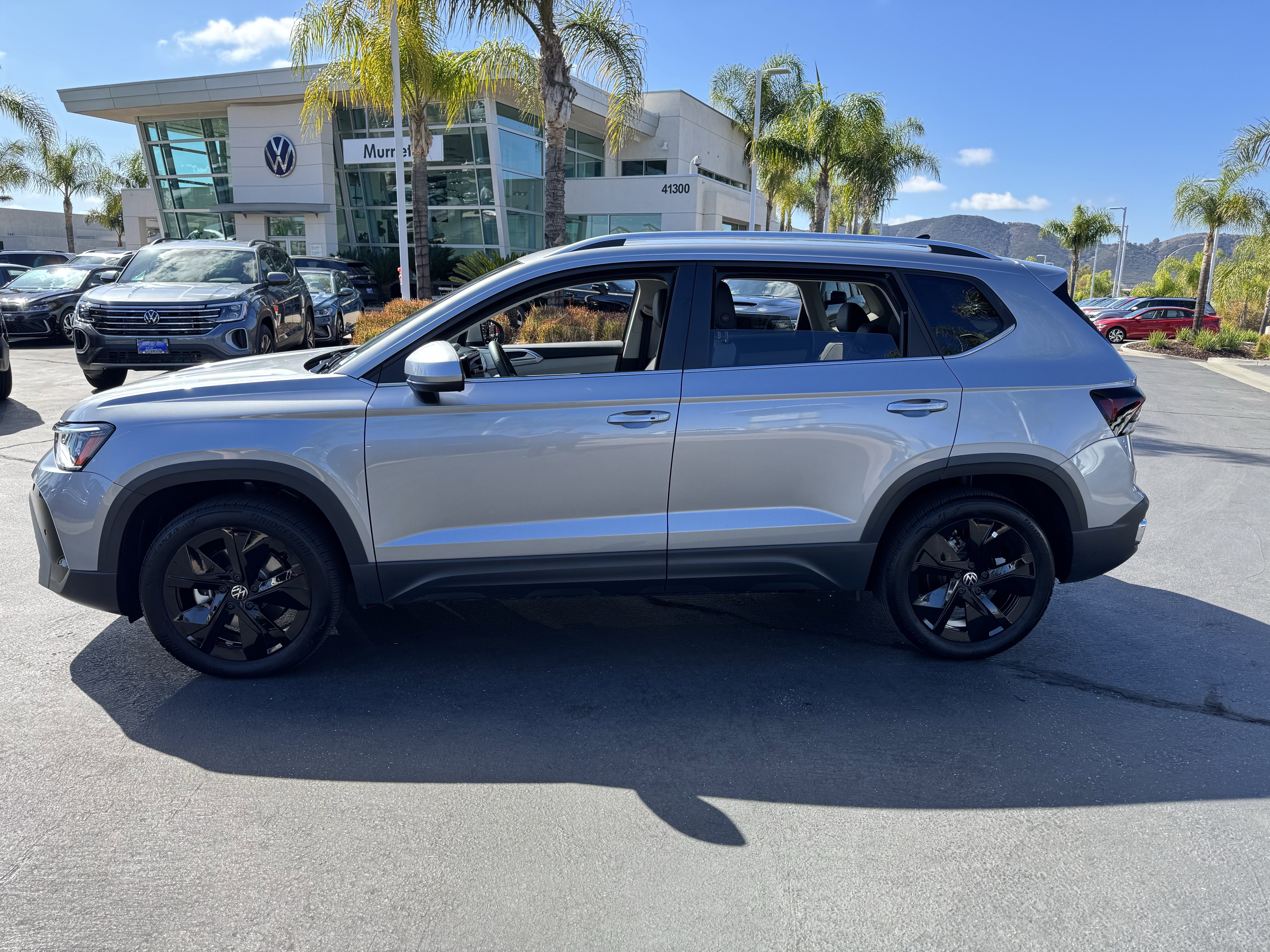 Used 2025 Volkswagen Taos SE image 7